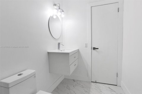 Villa ou maison à vendre à Miami, Floride: 4 chambres, 119.94 m2 № 1922150 - photo 19