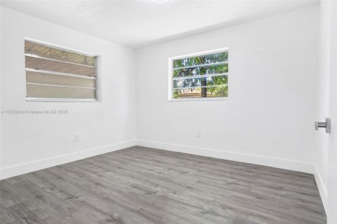 Villa ou maison à vendre à Miami, Floride: 4 chambres, 119.94 m2 № 1922150 - photo 18