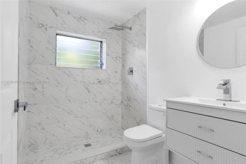 Villa ou maison à vendre à Miami, Floride: 4 chambres, 119.94 m2 № 1922150 - photo 15