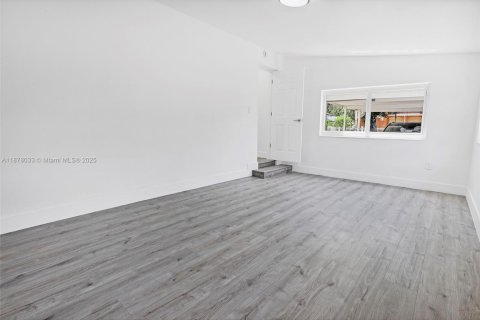 Villa ou maison à vendre à Miami, Floride: 4 chambres, 119.94 m2 № 1922150 - photo 13