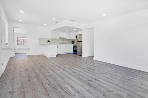 Villa ou maison à vendre à Miami, Floride: 4 chambres, 119.94 m2 № 1922150 - photo 4