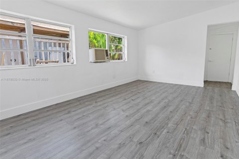 Villa ou maison à vendre à Miami, Floride: 4 chambres, 119.94 m2 № 1922150 - photo 14