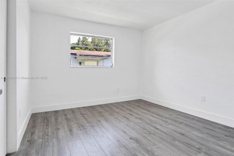 Villa ou maison à vendre à Miami, Floride: 4 chambres, 119.94 m2 № 1922150 - photo 17