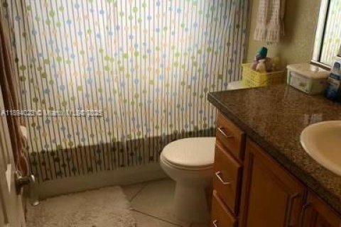 Copropriété à louer à Miami, Floride: 2 chambres, 80.45 m2 № 1945862 - photo 7