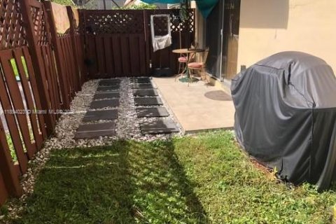 Copropriété à louer à Miami, Floride: 2 chambres, 80.45 m2 № 1945862 - photo 11