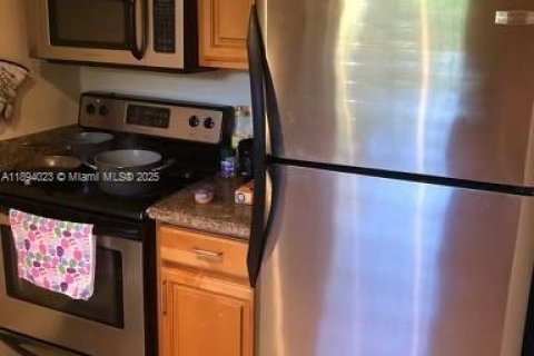 Copropriété à louer à Miami, Floride: 2 chambres, 80.45 m2 № 1945862 - photo 4