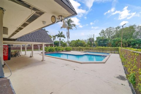 Copropriété à louer à Miami, Floride: 2 chambres, 80.45 m2 № 1945862 - photo 3