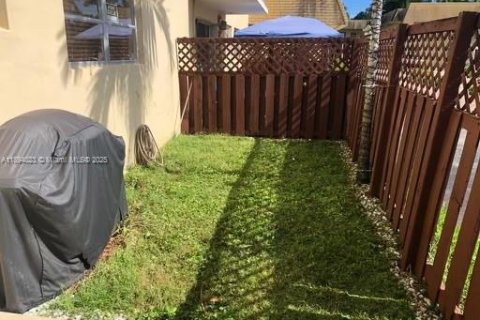 Copropriété à louer à Miami, Floride: 2 chambres, 80.45 m2 № 1945862 - photo 10