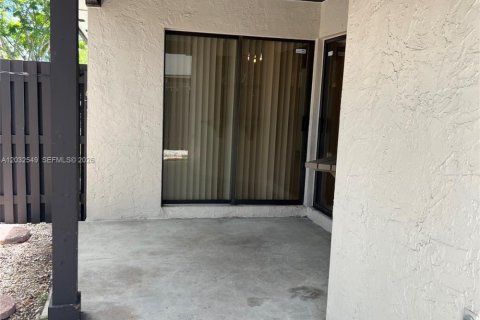 Touwnhouse à louer à Miami, Floride: 2 chambres, 82.22 m2 № 2078487 - photo 6