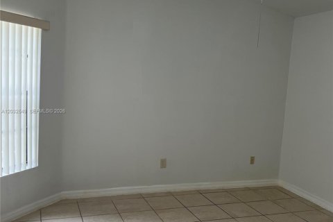 Touwnhouse à louer à Miami, Floride: 2 chambres, 82.22 m2 № 2078487 - photo 14