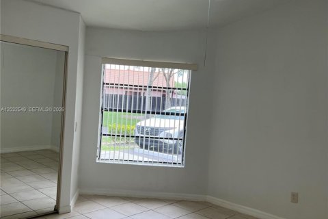Touwnhouse à louer à Miami, Floride: 2 chambres, 82.22 m2 № 2078487 - photo 12