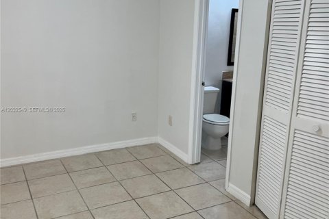 Touwnhouse à louer à Miami, Floride: 2 chambres, 82.22 m2 № 2078487 - photo 17