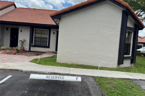 Touwnhouse à louer à Miami, Floride: 2 chambres, 82.22 m2 № 2078487 - photo 2