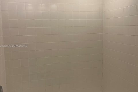 Touwnhouse à louer à Miami, Floride: 2 chambres, 82.22 m2 № 2078487 - photo 16