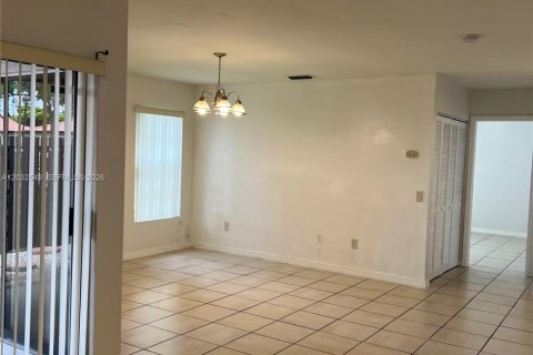 Touwnhouse à louer à Miami, Floride: 2 chambres, 82.22 m2 № 2078487 - photo 9