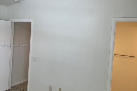 Touwnhouse à louer à Miami, Floride: 2 chambres, 82.22 m2 № 2078487 - photo 13
