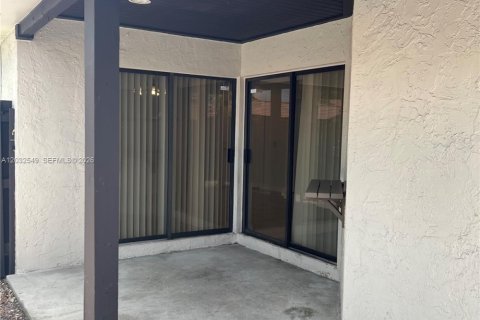 Touwnhouse à louer à Miami, Floride: 2 chambres, 82.22 m2 № 2078487 - photo 7