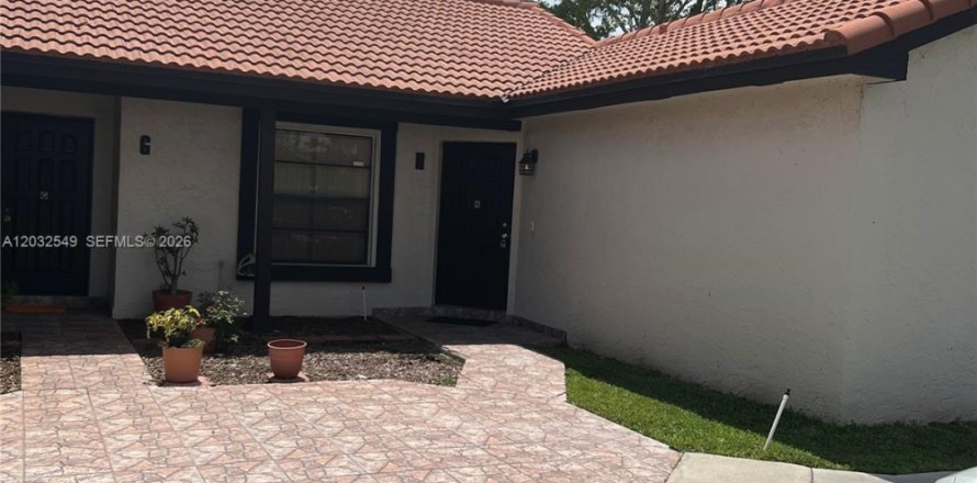 Touwnhouse à Miami, Floride 2 chambres, 82.22 m2 № 2078487