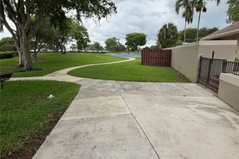 Touwnhouse à louer à Miami, Floride: 2 chambres, 82.22 m2 № 2078487 - photo 28