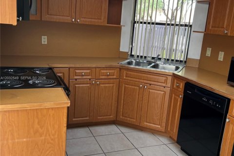 Touwnhouse à louer à Miami, Floride: 2 chambres, 82.22 m2 № 2078487 - photo 11