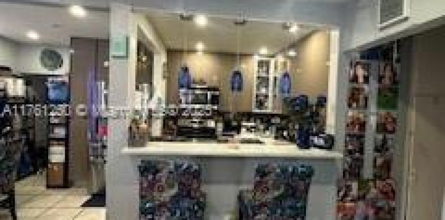 Villa ou maison à Hialeah, Floride 5 chambres, 242.29 m2 № 1985480