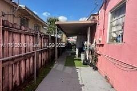 Villa ou maison à vendre à Hialeah, Floride: 5 chambres, 242.29 m2 № 1985480 - photo 12