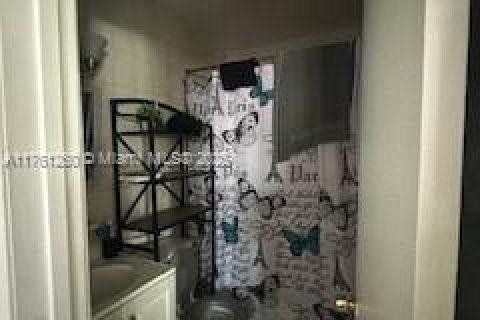 Villa ou maison à vendre à Hialeah, Floride: 5 chambres, 242.29 m2 № 1985480 - photo 8