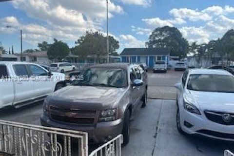 Villa ou maison à vendre à Hialeah, Floride: 5 chambres, 242.29 m2 № 1985480 - photo 2