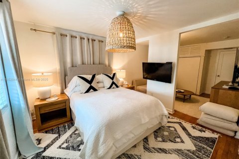 Villa ou maison à louer à Miami Beach, Floride: 3 chambres, 593.37 m2 № 1877562 - photo 12