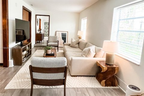 Villa ou maison à louer à Miami Beach, Floride: 3 chambres, 593.37 m2 № 1877562 - photo 8