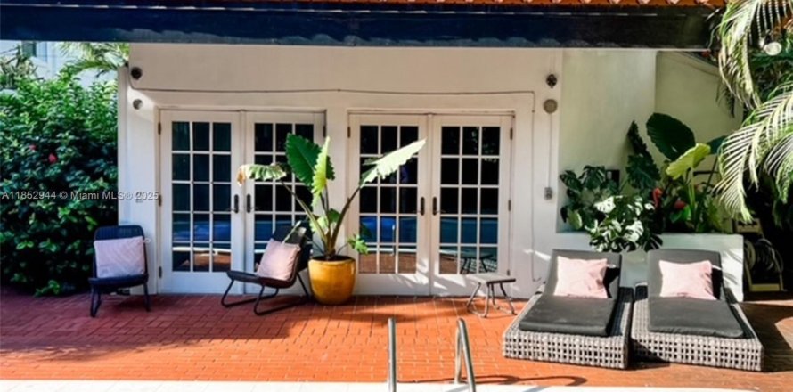 Villa ou maison à Miami Beach, Floride 3 chambres, 593.37 m2 № 1877562