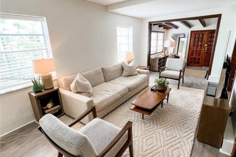 Villa ou maison à louer à Miami Beach, Floride: 3 chambres, 593.37 m2 № 1877562 - photo 9