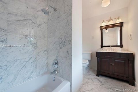 Villa ou maison à louer à Miami Beach, Floride: 3 chambres, 593.37 m2 № 1877562 - photo 14