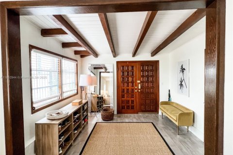 Villa ou maison à louer à Miami Beach, Floride: 3 chambres, 593.37 m2 № 1877562 - photo 10