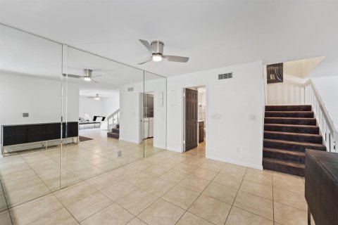 Townhouse in Stuart, Florida 2 bedrooms, 130.06 sq.m. № 2154688 - photo 7