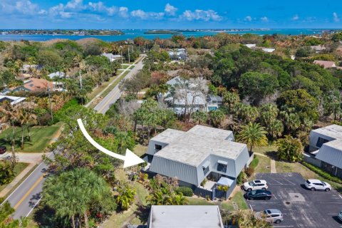 Townhouse in Stuart, Florida 2 bedrooms, 130.06 sq.m. № 2154688 - photo 3
