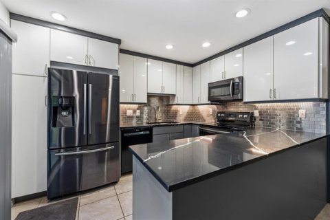 Townhouse in Stuart, Florida 2 bedrooms, 130.06 sq.m. № 2154688