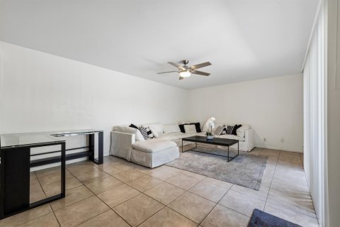 Townhouse in Stuart, Florida 2 bedrooms, 130.06 sq.m. № 2154688 - photo 6
