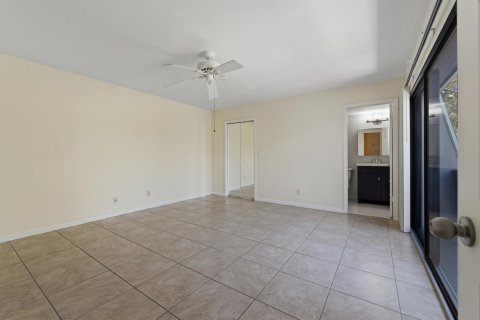Townhouse in Stuart, Florida 2 bedrooms, 130.06 sq.m. № 2154688 - photo 18