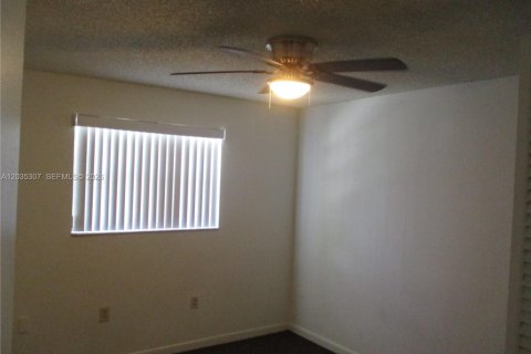 Casa en alquiler en Miami, Florida, 2 dormitorios, 75.81 m2 № 2085370 - foto 10