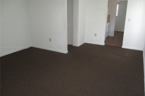 Casa en alquiler en Miami, Florida, 2 dormitorios, 75.81 m2 № 2085370 - foto 3