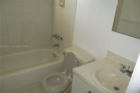 Casa en alquiler en Miami, Florida, 2 dormitorios, 75.81 m2 № 2085370 - foto 7