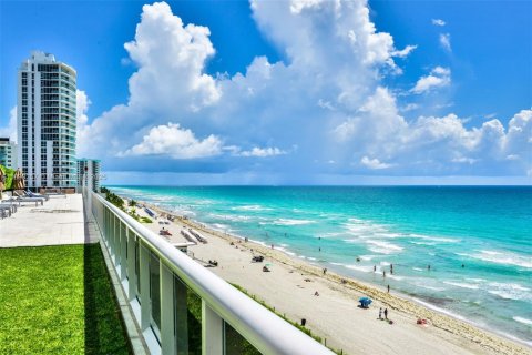 Copropriété à louer à Hallandale Beach, Floride: 2 chambres, 100.89 m2 № 1946849 - photo 9