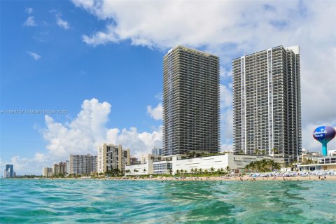 Copropriété à louer à Hallandale Beach, Floride: 2 chambres, 100.89 m2 № 1946849 - photo 2