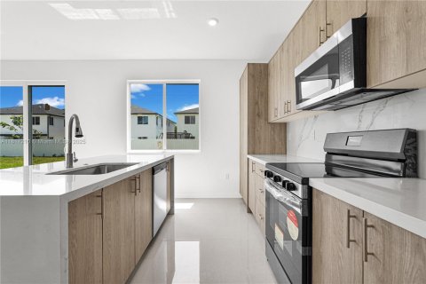 Adosado en venta en Miami, Florida, 5 dormitorios № 1772604 - foto 1