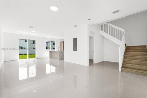 Adosado en venta en Miami, Florida, 5 dormitorios № 1772604 - foto 8