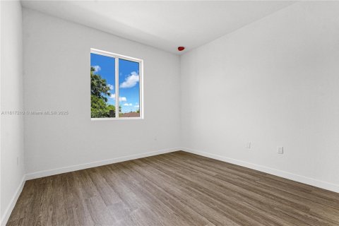 Adosado en venta en Miami, Florida, 5 dormitorios № 1772604 - foto 11