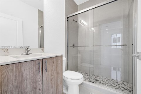 Adosado en venta en Miami, Florida, 5 dormitorios № 1772604 - foto 14