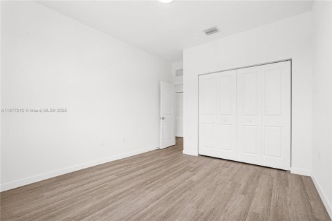 Adosado en venta en Miami, Florida, 5 dormitorios № 1772604 - foto 12