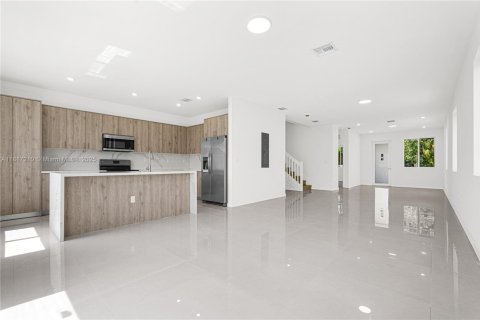 Adosado en venta en Miami, Florida, 5 dormitorios № 1772604 - foto 5